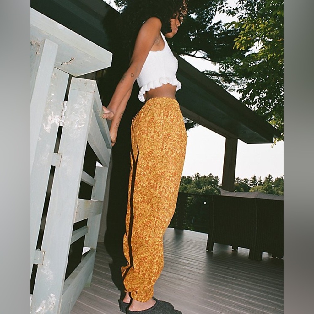 🌼 Urban Outfitters Penelope Jogger Pants Mustard Yellow Floral Boho Size Medium